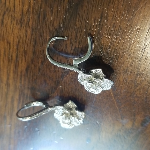 🌹Crystal Rose Earrings - Picture 3 of 5